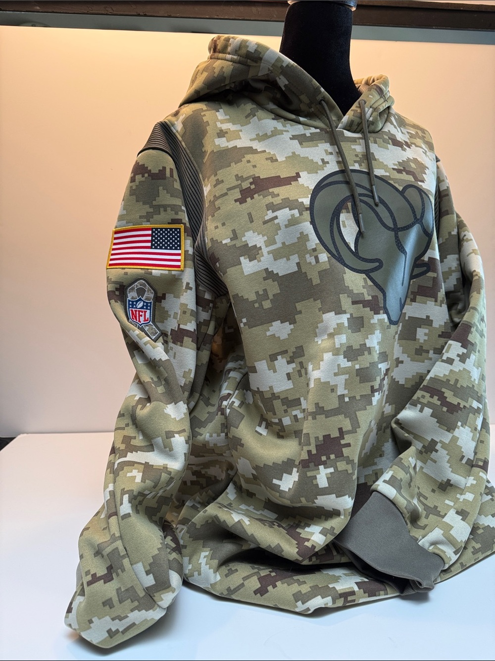 Los Angeles Rams Mens Camo Hoodie - NFL Team Logo